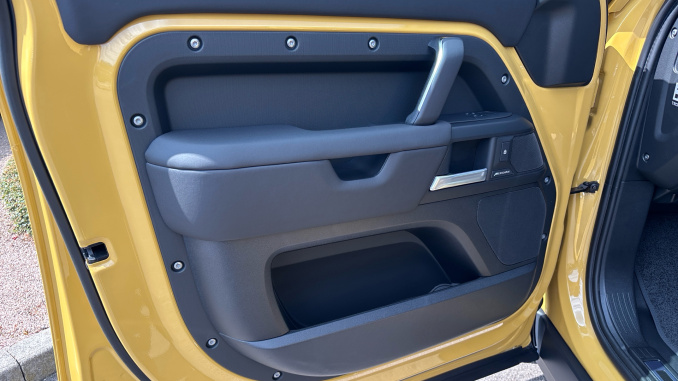 Land Rover Defender 3.0 D350 Trophy Edition Deep Sandglow 110 5dr Auto Diesel Estate - Image 33